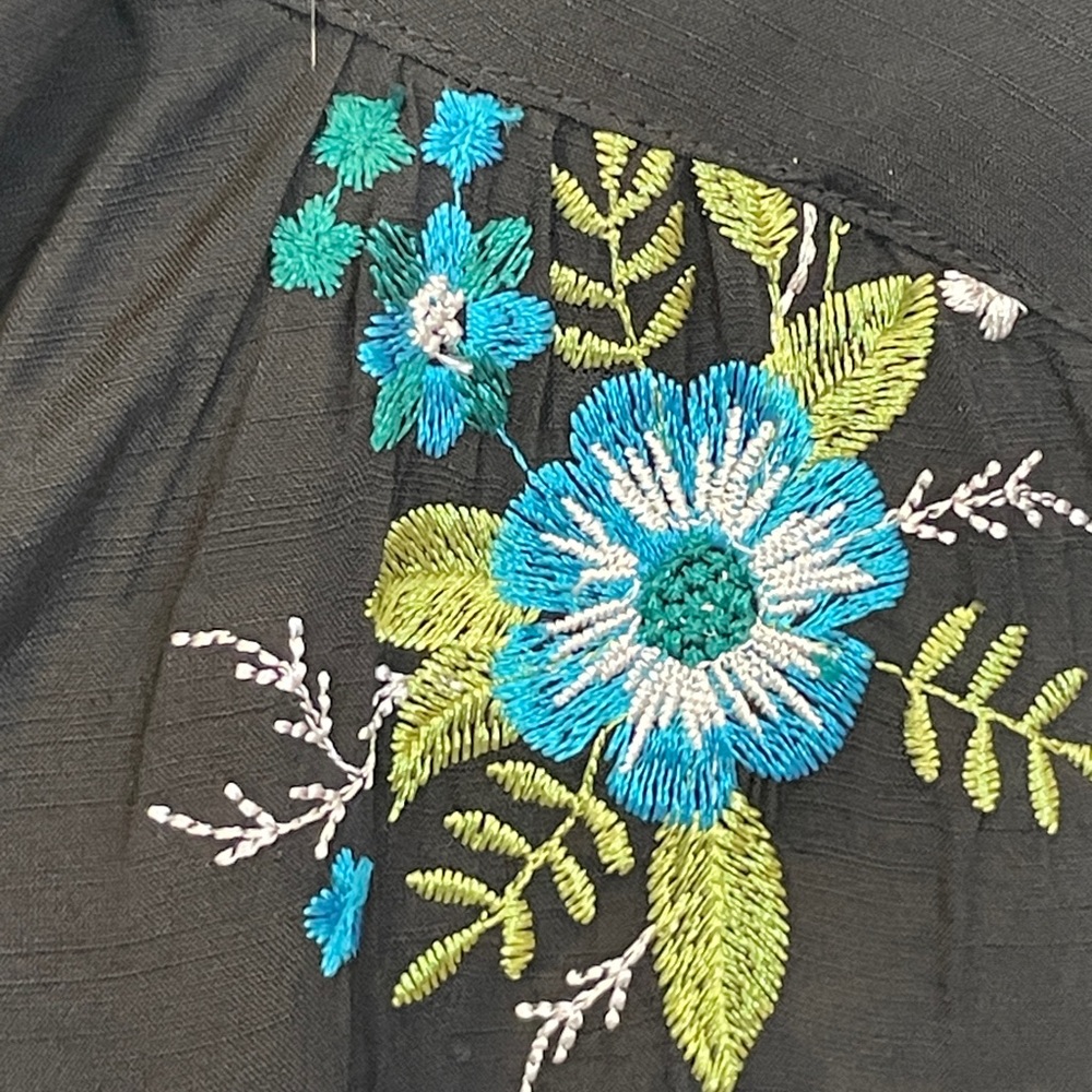 Multiples NWT 3X Black Button Down Embroidered Fl… - image 5